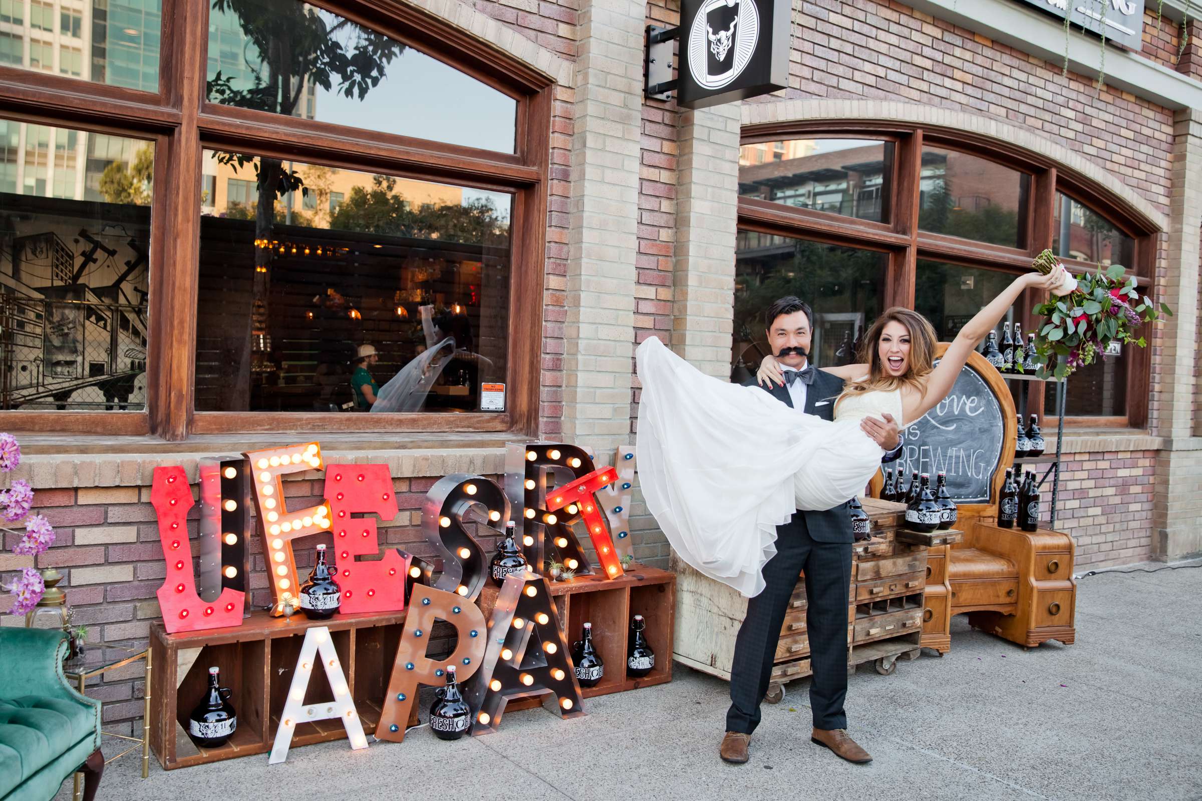 Wedding coordinated by Seven Stems Floral Design & Events, Stylish Editorial Wedding Photo #191260 by True Photography