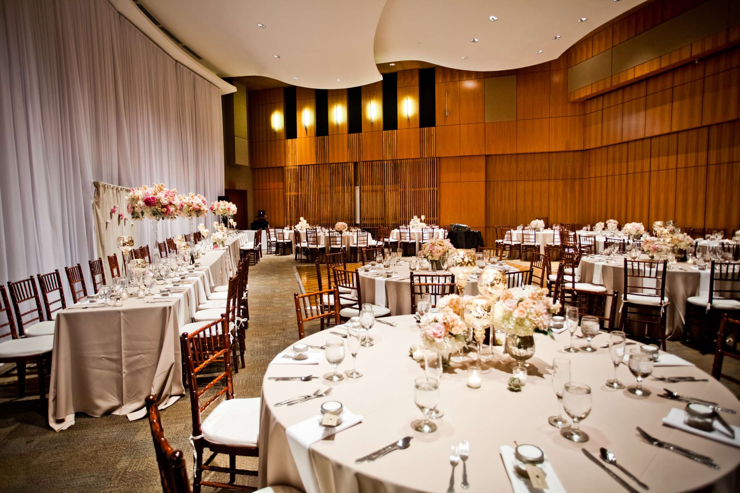 Scripps Seaside Forum Wedding coordinated by First Comes Love Weddings & Events, Janelle and Bart Wedding Photo #343085 by True Photography