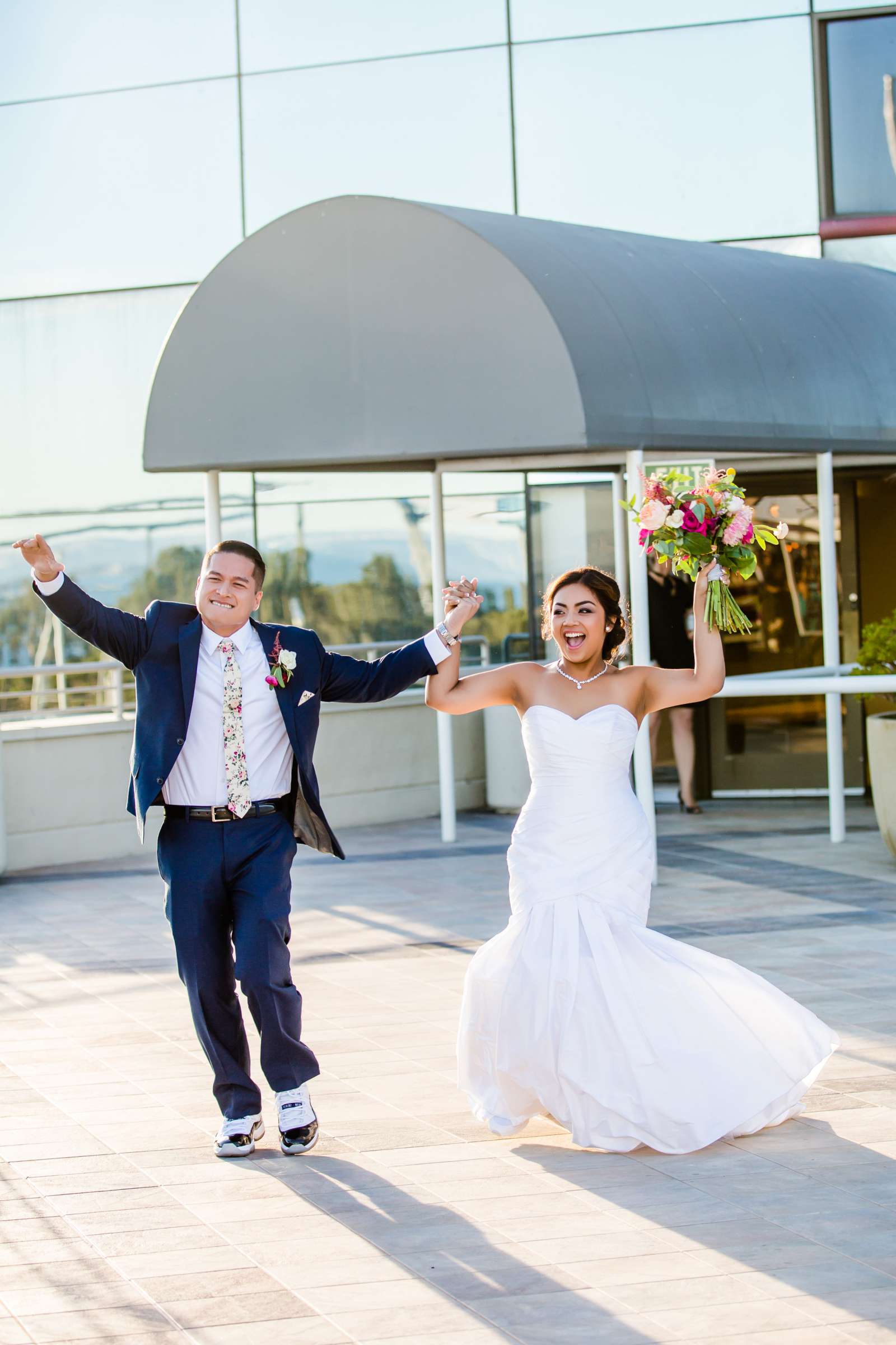 Marriott Marquis San Diego Marina Wedding coordinated by Seven Stems Floral Design & Events, Aileen and Jerry Wedding Photo #273964 by True Photography