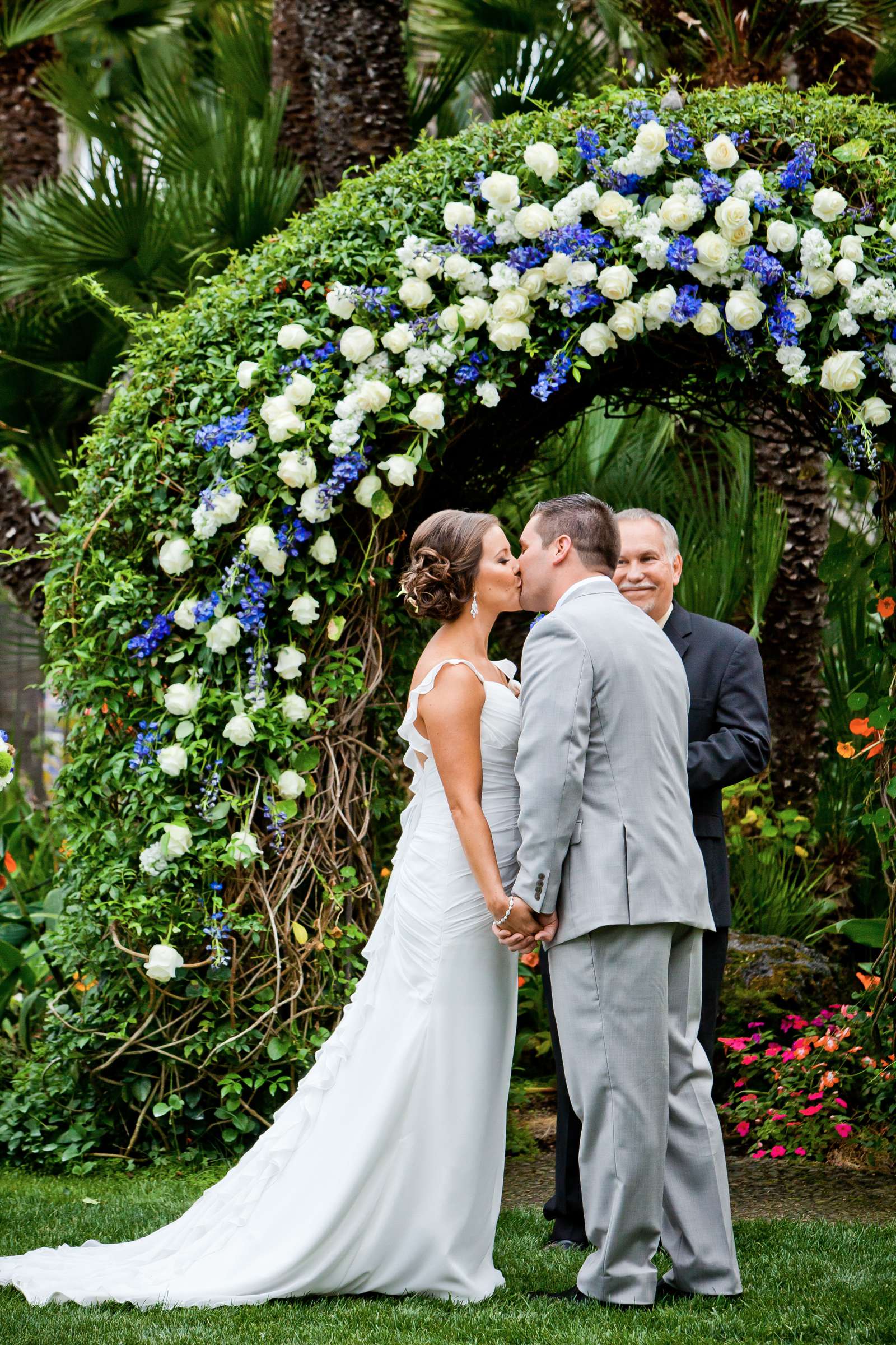 Humphrey's Half Moon Inn Wedding coordinated by Dietor's Bountiful Harvest, Jamie and Brian Wedding Photo #324843 by True Photography